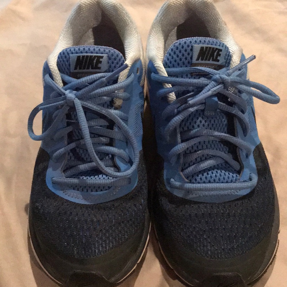 Nike tennis shoes